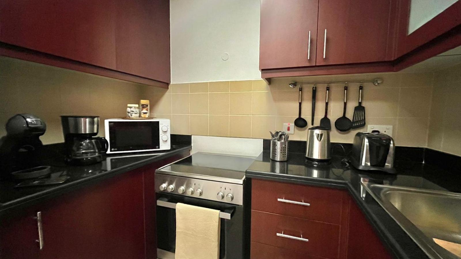 Amazing 1bdr In Jbr- Beach Access And Lake View Apartment Dubai