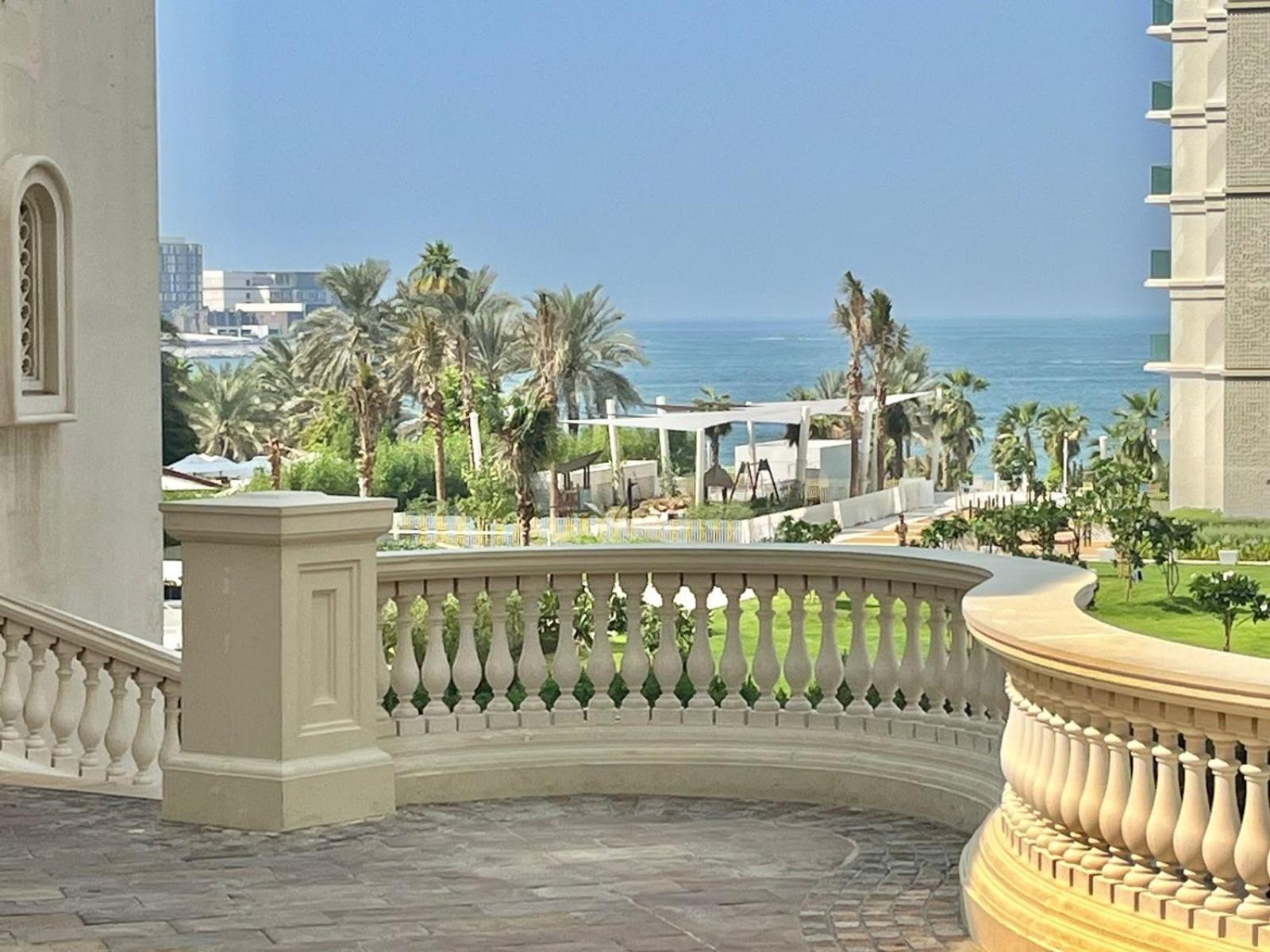 Amazing 1bdr In Jbr- Beach Access And Lake View Apartment *